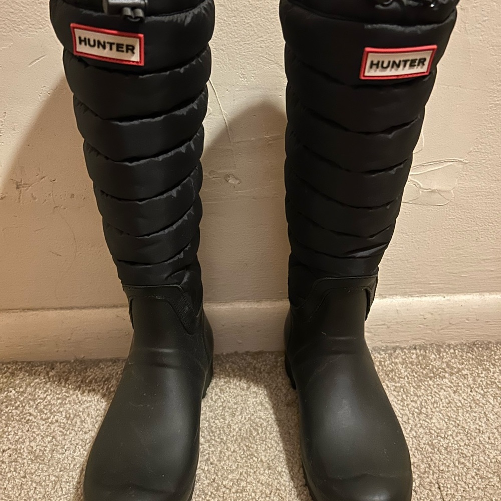 Hunter rain/winter boots + 2 pairs of Hunter tall boot socks